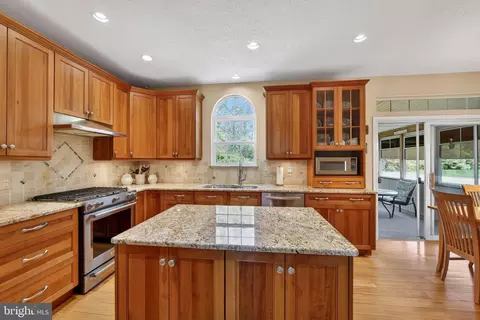 Kitchen - 222 W Hope Ct, Bear, DE 19701 photo 3 of 4