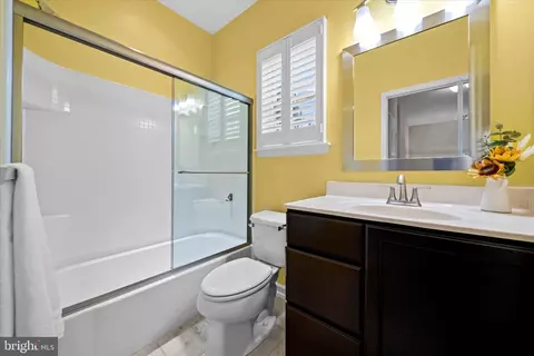 Bath - 2511 E Dali Dr, Middletown, DE 19709 photo 2 of 2