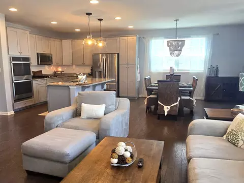Living - 344 Sun Blvd, Bear, DE 19701 photo 2 of 5