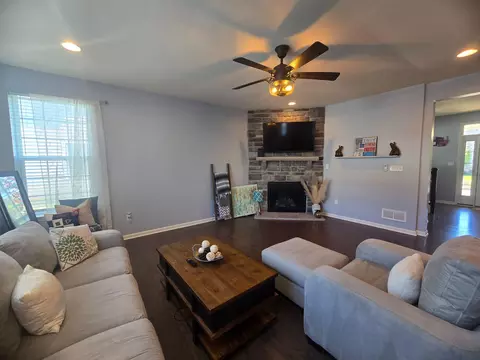 Living - 344 Sun Blvd, Bear, DE 19701 photo 1 of 5