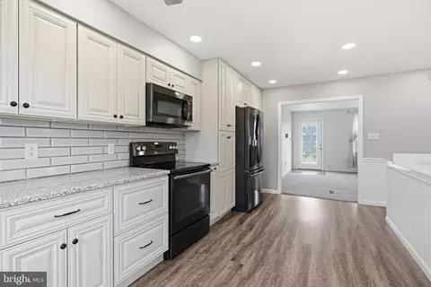 Entry Way - 4620 Muggleton Rd, Wilmington, DE 19808 photo 1 of 1