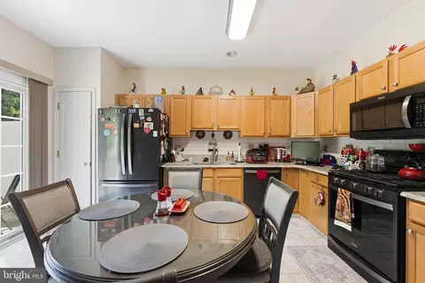 Kitchen - 623 Kendall Dr, Bear, DE 19701 photo 2 of 7