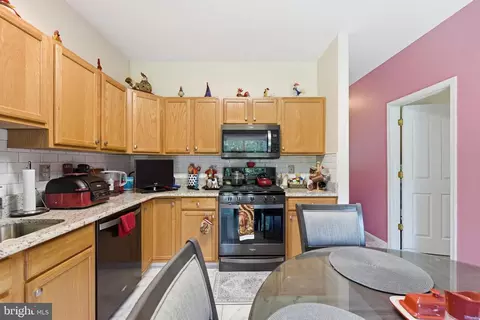Kitchen - 623 Kendall Dr, Bear, DE 19701 photo 6 of 7