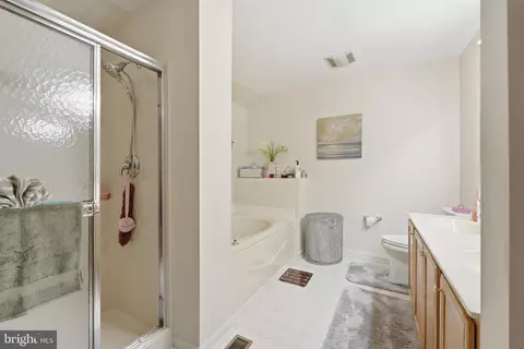 Bath - 623 Kendall Dr, Bear, DE 19701 photo 1 of 2