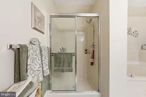 Bath - 623 Kendall Dr, Bear, DE 19701 photo 2 of 2