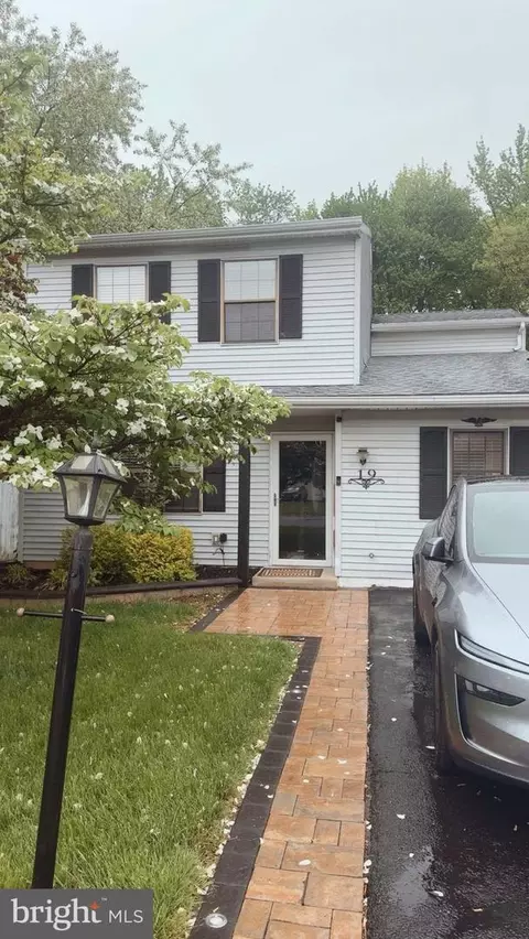 19 Beacon Ln, New Castle, DE 19720