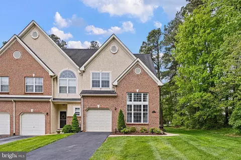 27 Forest Gate Ln, Wilmington, DE 19810