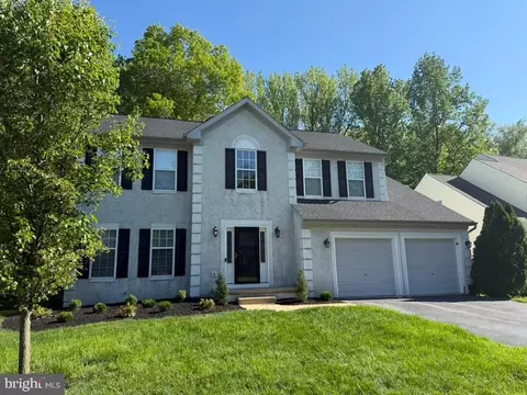 6 Stirling Dr, Newark, DE 19702