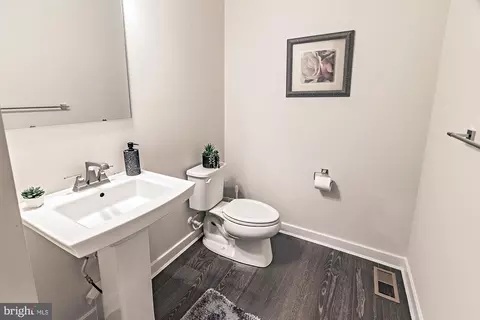 Entry Way - 311 Pine View Dr, Newark, DE 19702 photo 2 of 11