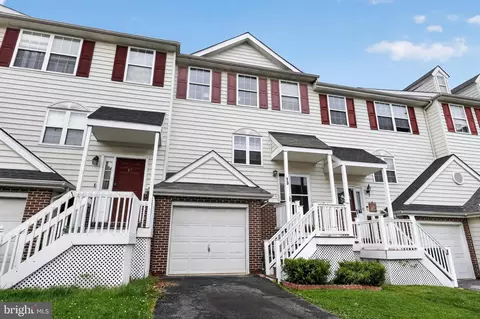 15 Ann Marie Ct, Newark, DE 19702
