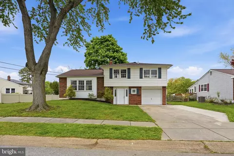 4 Pinedale Rd, Newark, DE 19711
