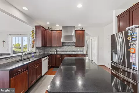 Kitchen - 1422 Olmsted Dr, Bear, DE 19701 photo 5 of 6
