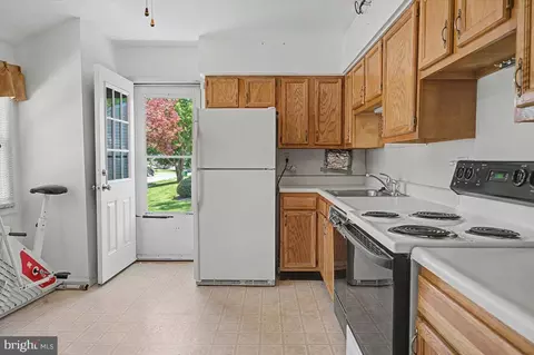 Kitchen - 602 Shue Dr, Newark, DE 19713 photo 1 of 2