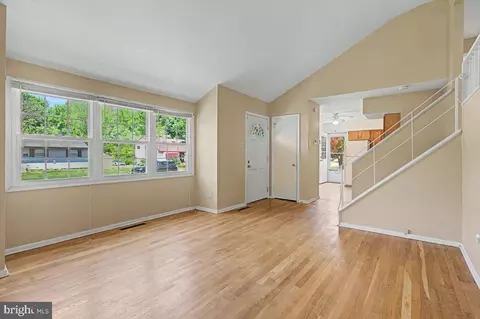 Living - 602 Shue Dr, Newark, DE 19713 photo 1 of 2
