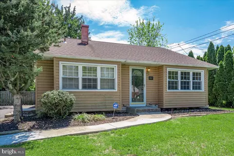 Exterior - 602 Shue Dr, Newark, DE 19713 photo 7 of 9