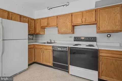 Kitchen - 602 Shue Dr, Newark, DE 19713 photo 2 of 2