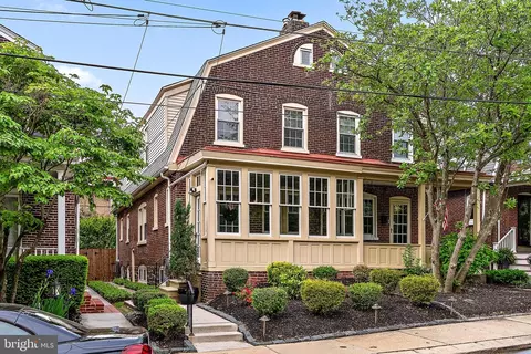 2320 W 14th St, Wilmington, DE 19806