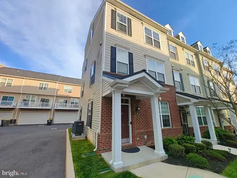 3579 Naamans Dr, Claymont, DE 19703