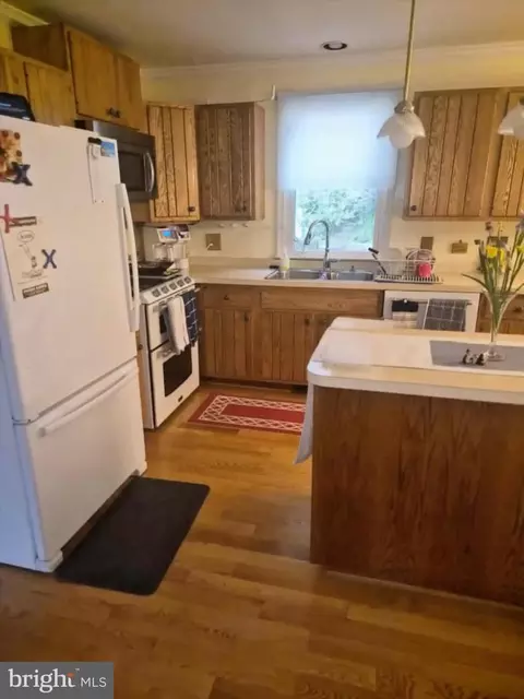 Kitchen - 8 Glen View Pl, Newark, DE 19711 photo 1 of 2