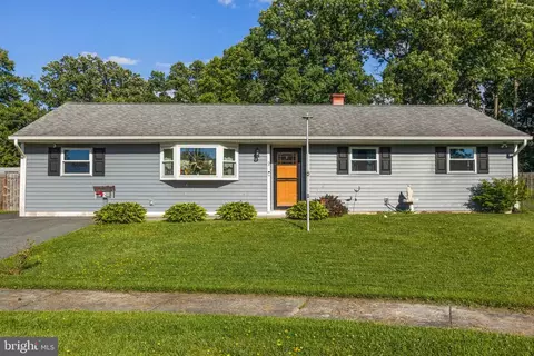 2 Holloway Cir, Newark, DE 19713
