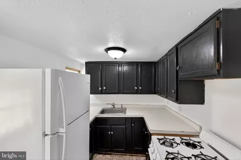 Kitchen - 16 White Clay Dr, Newark, DE 19711 photo 2 of 3