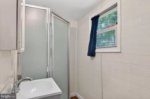 Bath - 16 White Clay Dr, Newark, DE 19711 photo 2 of 3