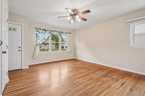 Living - 120 E Rutherford, Newark, DE 19713 photo 4 of 5