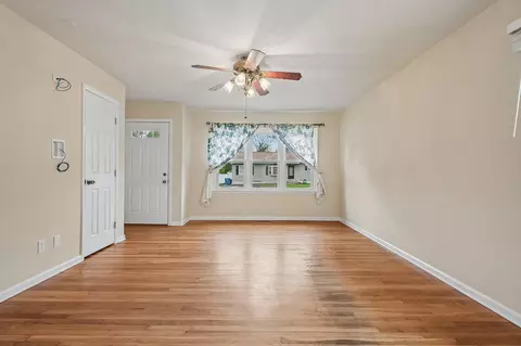 Living - 120 E Rutherford, Newark, DE 19713 photo 3 of 5