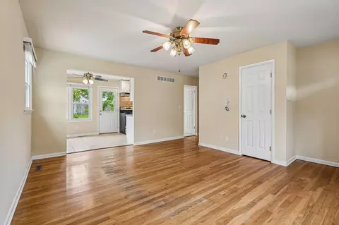 Living - 120 E Rutherford, Newark, DE 19713 photo 1 of 5
