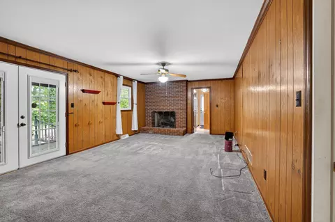 Living - 6 Donna Dr, Bear, DE 19701 photo 4 of 5