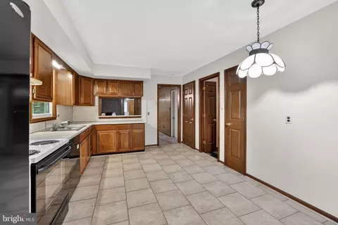 Entry Way - 6 Donna Dr, Bear, DE 19701 photo 2 of 4