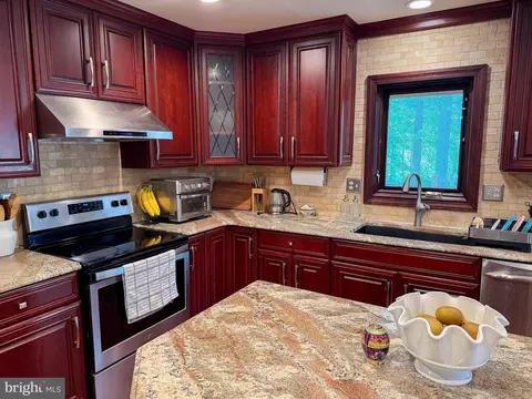 Kitchen - 13 Whirlaway Dr, Bear, DE 19701 photo 4 of 6