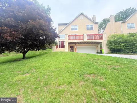 102 Thomas Ln, Newark, DE 19711