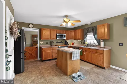 Kitchen - 6 Biltmore Ct, Bear, DE 19701 photo 2 of 4