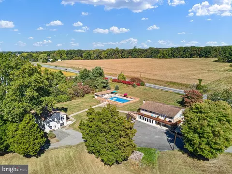 5756 5748 Summit Bridge Rd, Townsend, DE 19734
