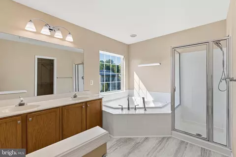 Bath - 7 Buttonwood Ct, Newark, DE 19702 photo 1 of 2