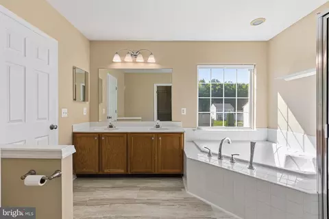 Entry Way - 7 Buttonwood Ct, Newark, DE 19702 photo 5 of 7
