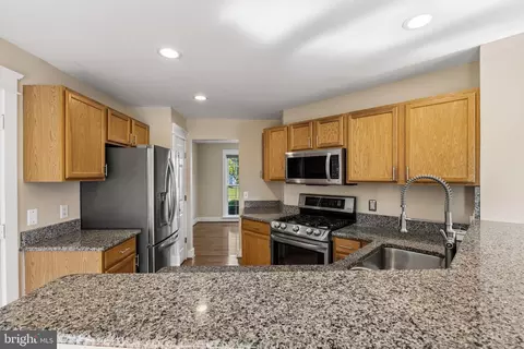 Kitchen - 7 Buttonwood Ct, Newark, DE 19702 photo 3 of 5