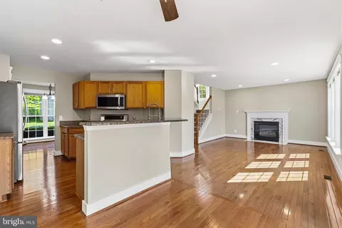 Living - 7 Buttonwood Ct, Newark, DE 19702 photo 3 of 7