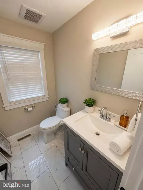Bath - 36 Currant Dr, Newark, DE 19702 photo 1 of 4
