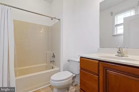 Entry Way - 204 Pilot Ct, Newark, DE 19702 photo 5 of 7