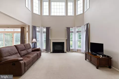 Living - 204 Pilot Ct, Newark, DE 19702 photo 1 of 4