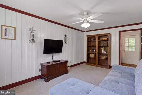 Living - 130 Hedgewick Dr, Newark, DE 19702 photo 3 of 3
