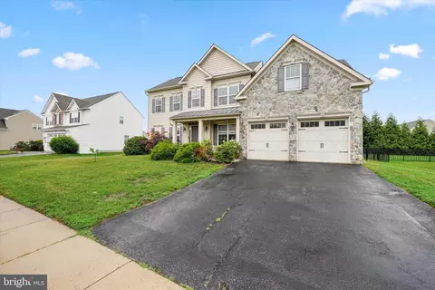 Exterior - 211 E Crail Ct, Middletown, DE 19709 photo 5 of 18