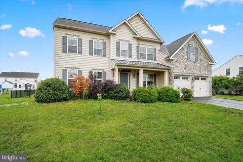 Exterior - 211 E Crail Ct, Middletown, DE 19709 photo 4 of 18
