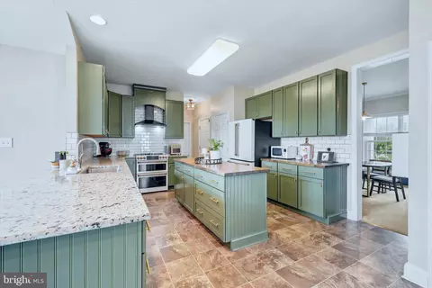 Kitchen - 211 E Crail Ct, Middletown, DE 19709 photo 3 of 8