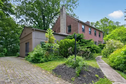10 South Trl, Wilmington, DE 19810