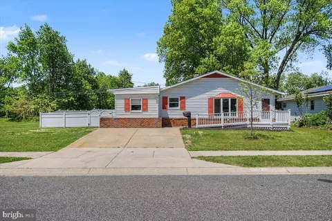 Exterior - 65 E Netherfield Rd, Wilmington, DE 19804 photo 2 of 7
