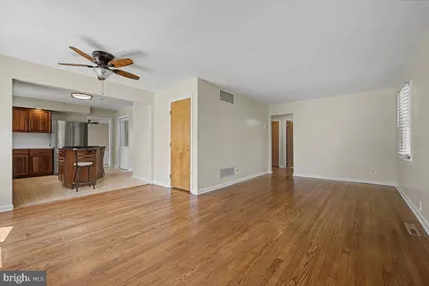 Living - 65 E Netherfield Rd, Wilmington, DE 19804 photo 4 of 4