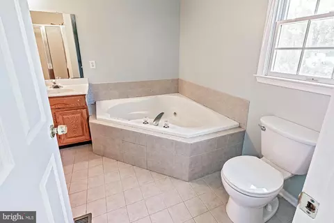 Bath - 25 Marble House Dr, Bear, DE 19701 photo 2 of 3
